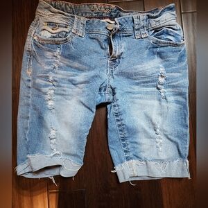 Women's Amethyst Bermuda shorts size 11